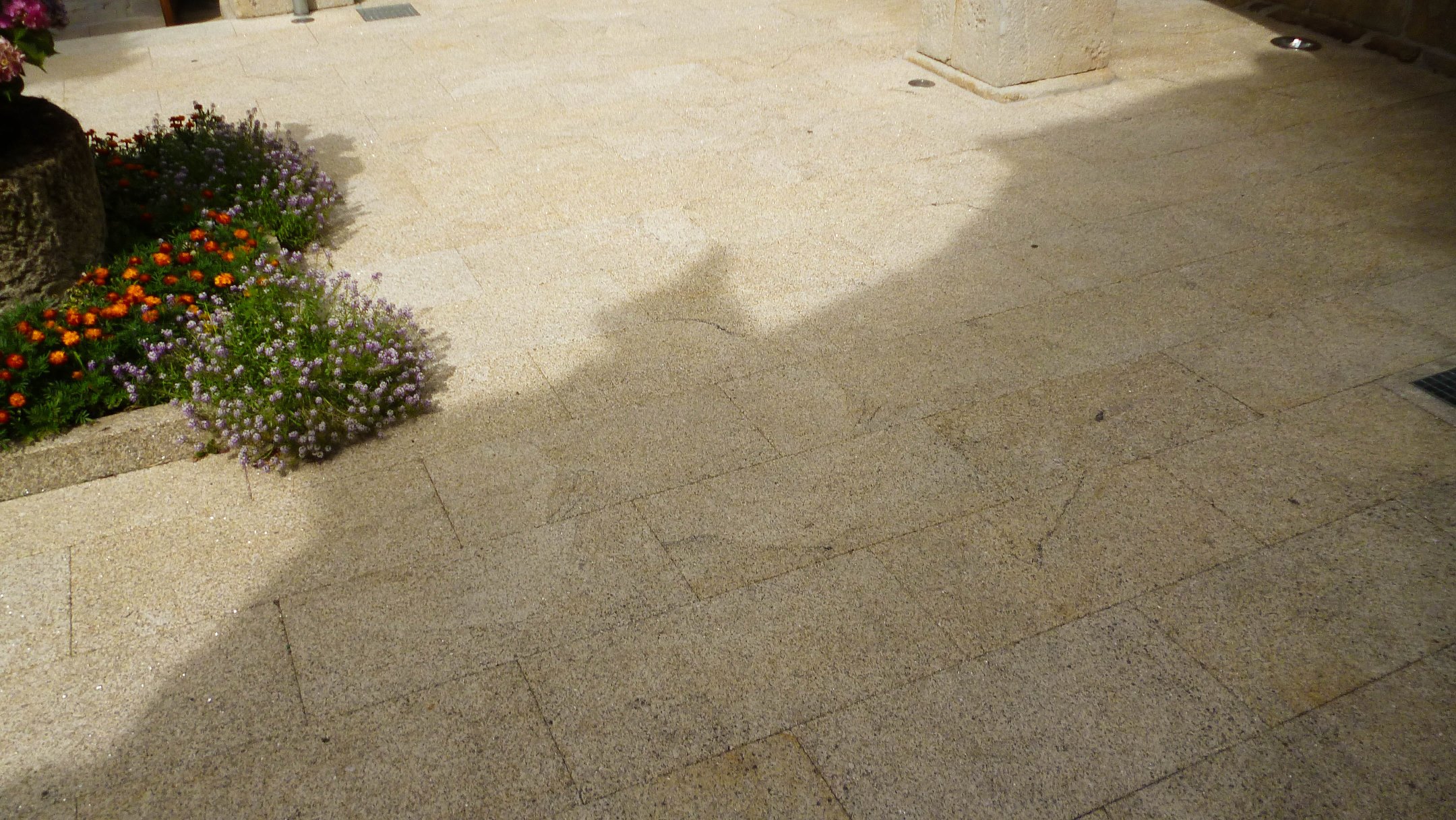 pierre naturelle extérieure granit Beige mix bouchardé terrasse