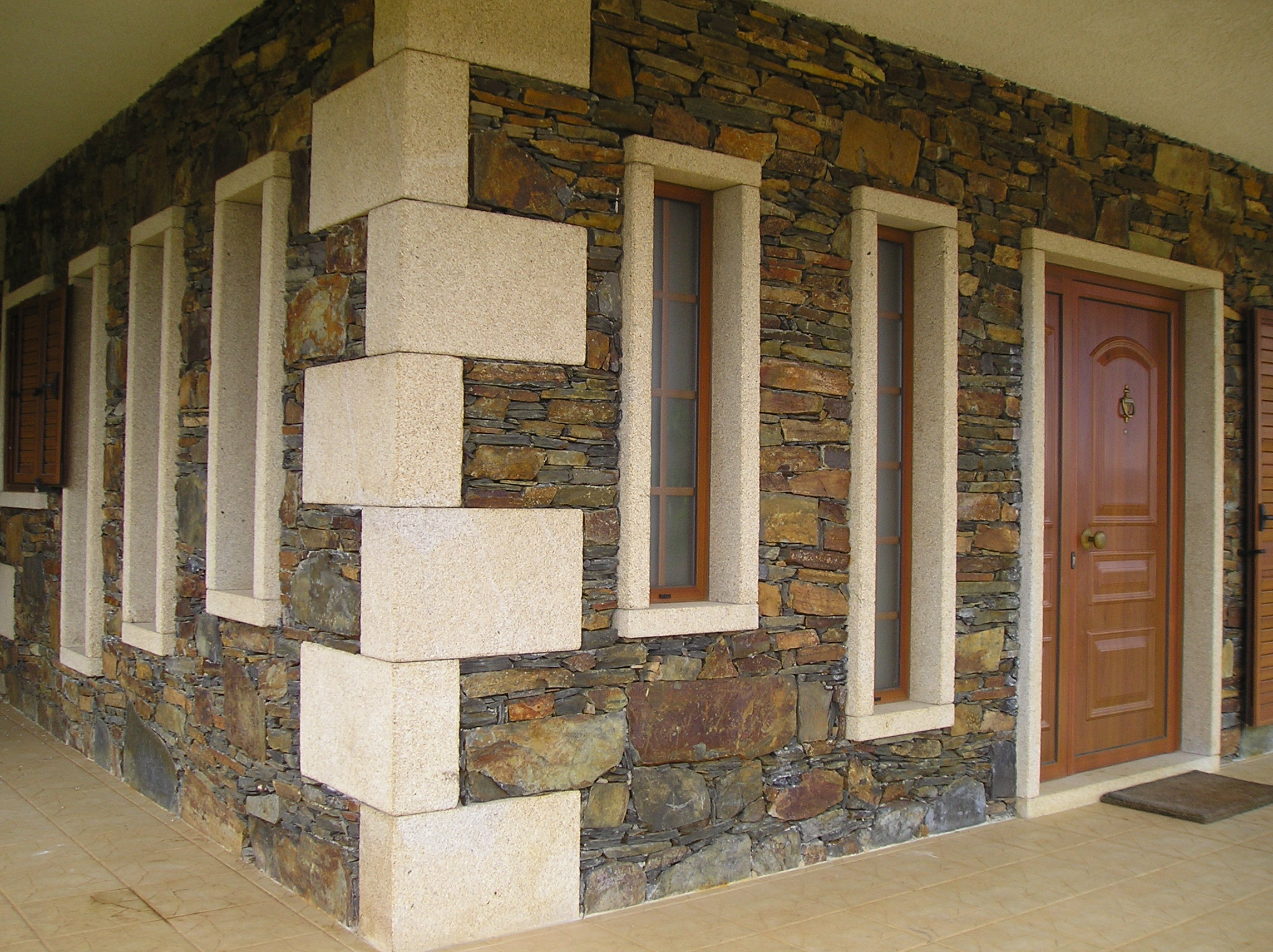 Coop matériaux Lusitane matériaux tableau encadrement de fenêtre granit