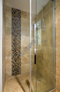 Salle de bain mur et sol pierre naturelle