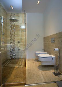 Salle de bain mur et sol pierre naturelle