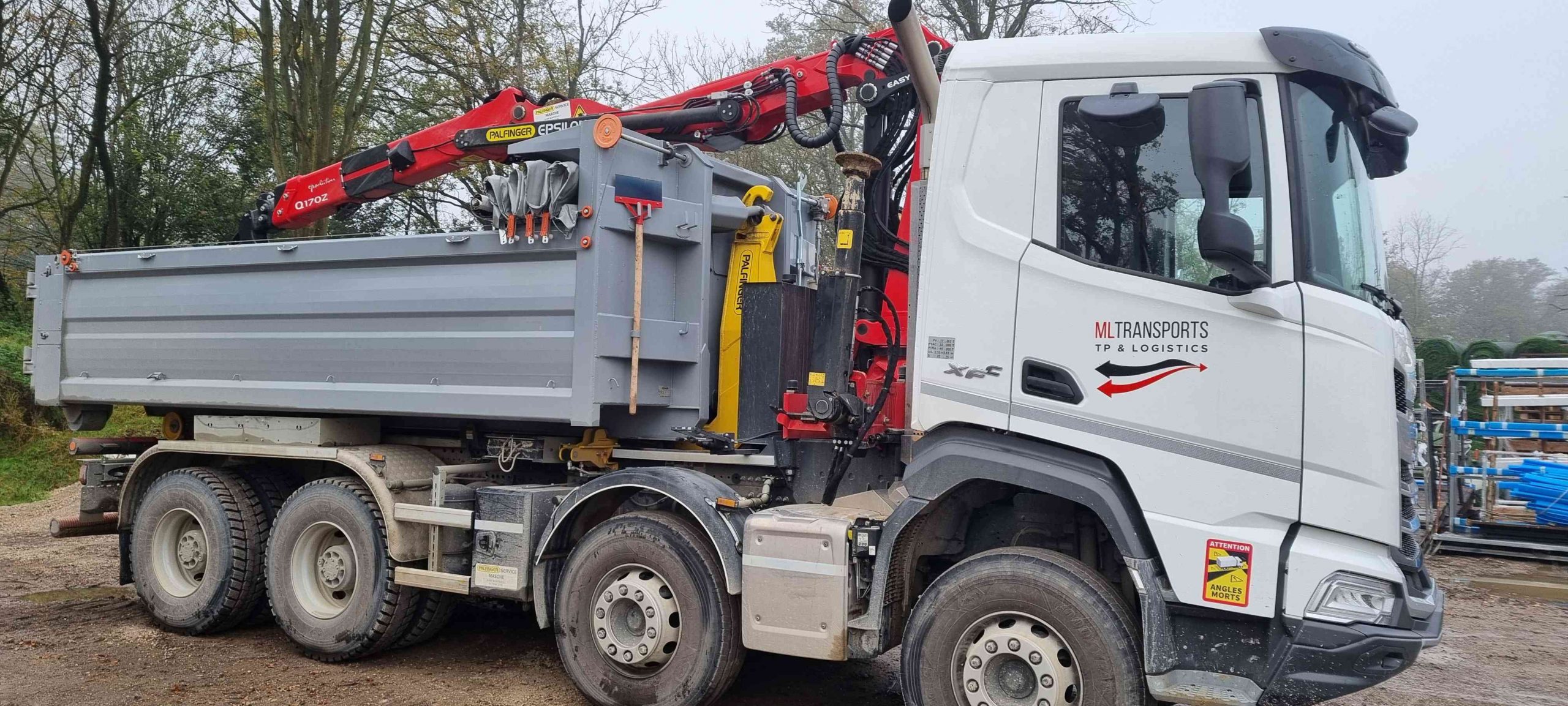 Lusitane matériaux livraison par camion grue