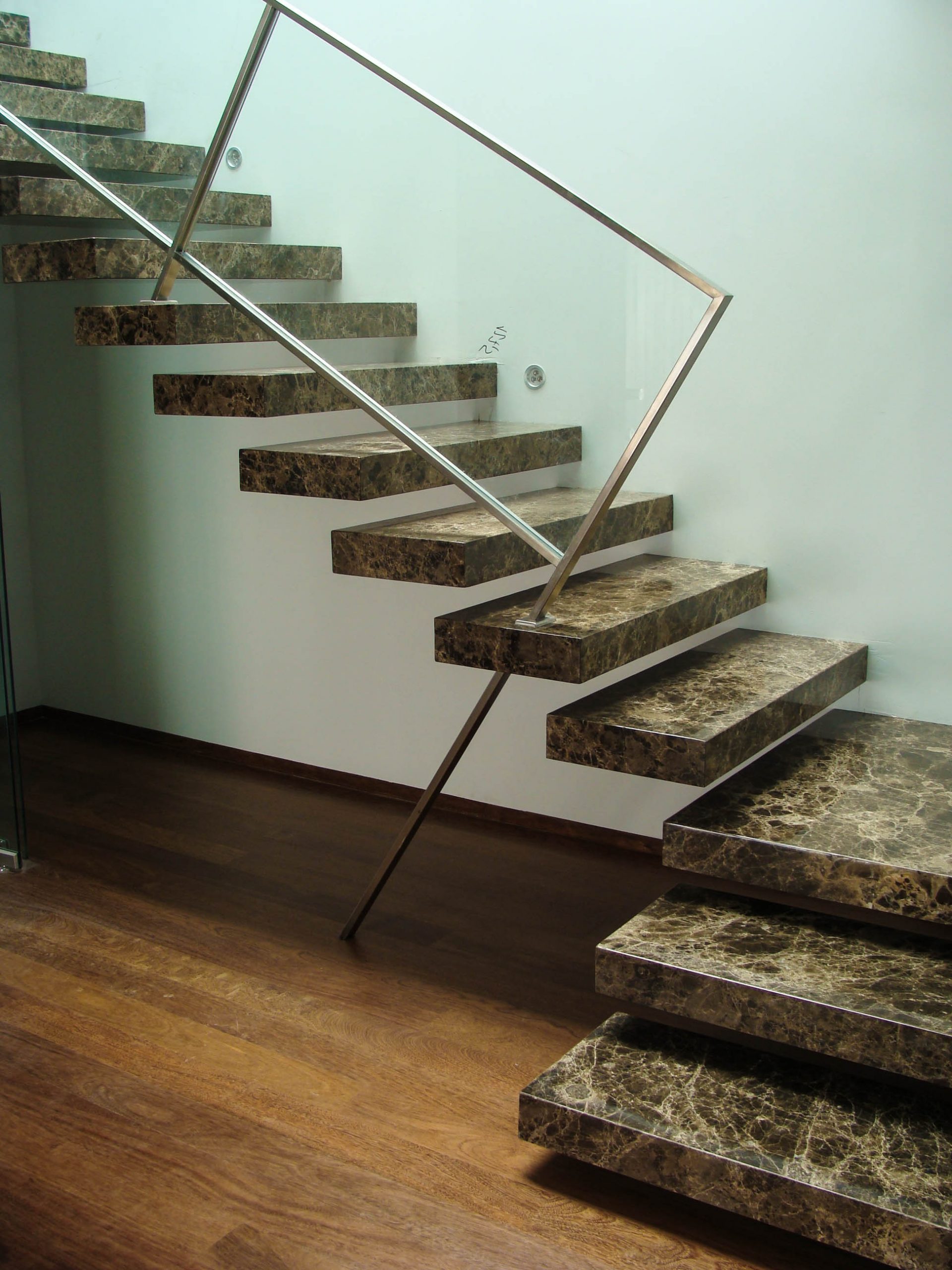 Coop matériaux escalier pierre naturelle - escalier marbre - escalier intérieur - marbre marron